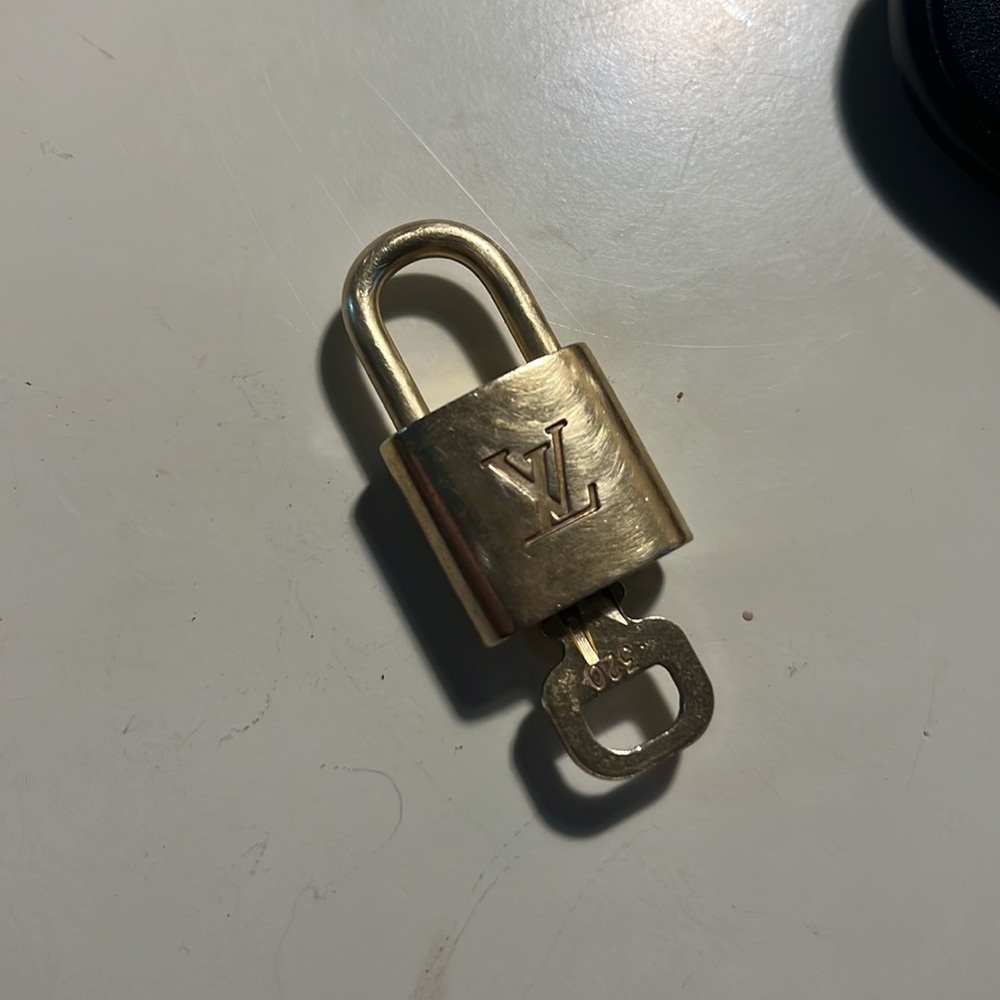 Louis Vuitton Lock and Key 🔐 #320 - Picture 3 of 6